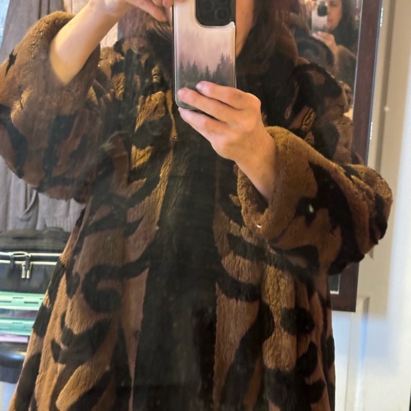 Revillion vintage sheared Beaver Fur Coat.  - Picture 9 of 10
